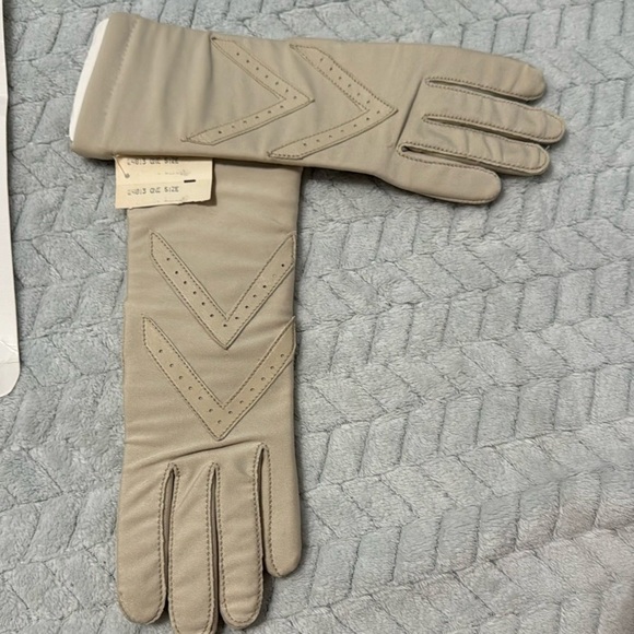NWT Vintage Aris Isotoner Women's Taupe Leather Gloves - Picture 3 of 6